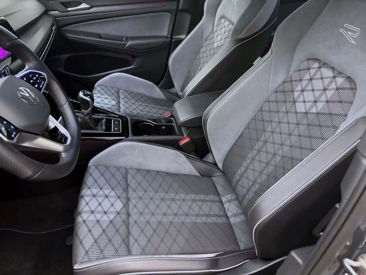 Volkswagen Golf 1.5 TSI R-LINE PDC LED KLIMA DAB+ — معرض صور السيارة 10