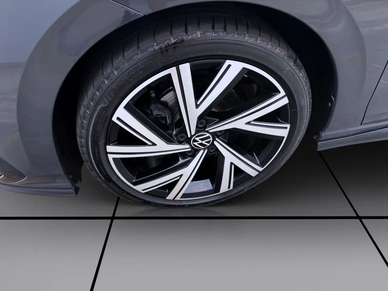 Volkswagen Golf 1.5 TSI R-LINE PDC LED KLIMA DAB+ — معرض صور السيارة 9
