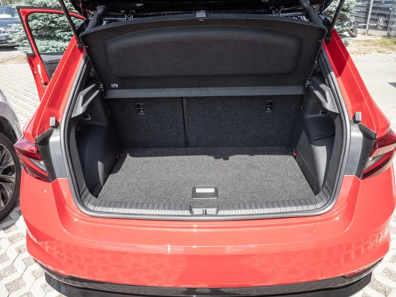 Skoda Fabia 1.5 TSI Monte Carlo PDC SHZ KAMERA LED — Vehicle gallery 16