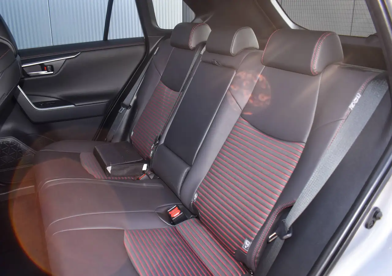 Suzuki Across Plug-in Hybrid Comfort+ 2.5l E-CVT 4x4 — معرض صور السيارة 9