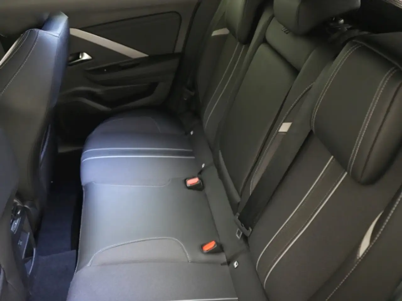 Opel Astra L ST GS AT+AHK+NAVI+360 GRAD KAMERA+SITZ-/LENKRADH — Galería del vehículo 11