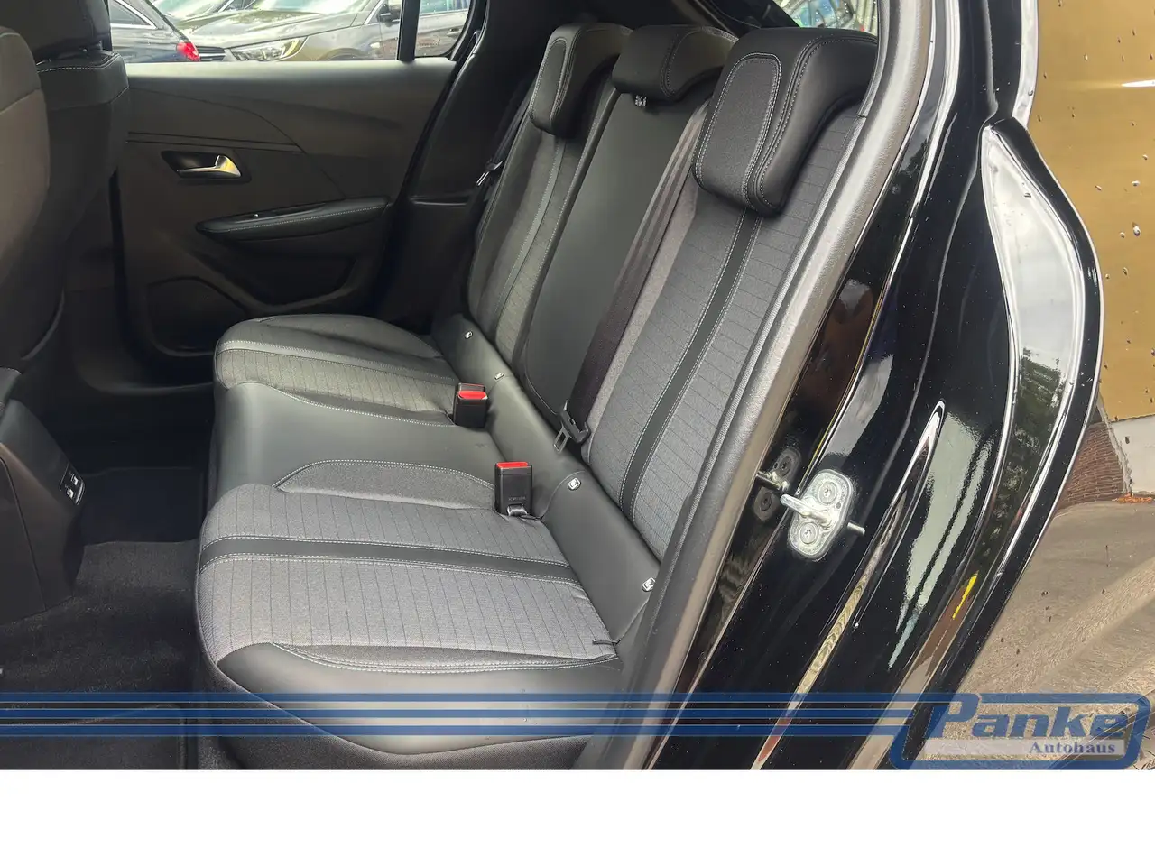 Peugeot 208 Allure Pack EAT8*NAV*LED*Carplay*RFK*SHZ* — Galería del vehículo 15
