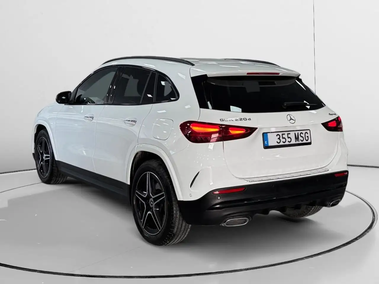 Mercedes-Benz GLA 200 200d 4Matic 8G-DCT — Vehicle gallery 4