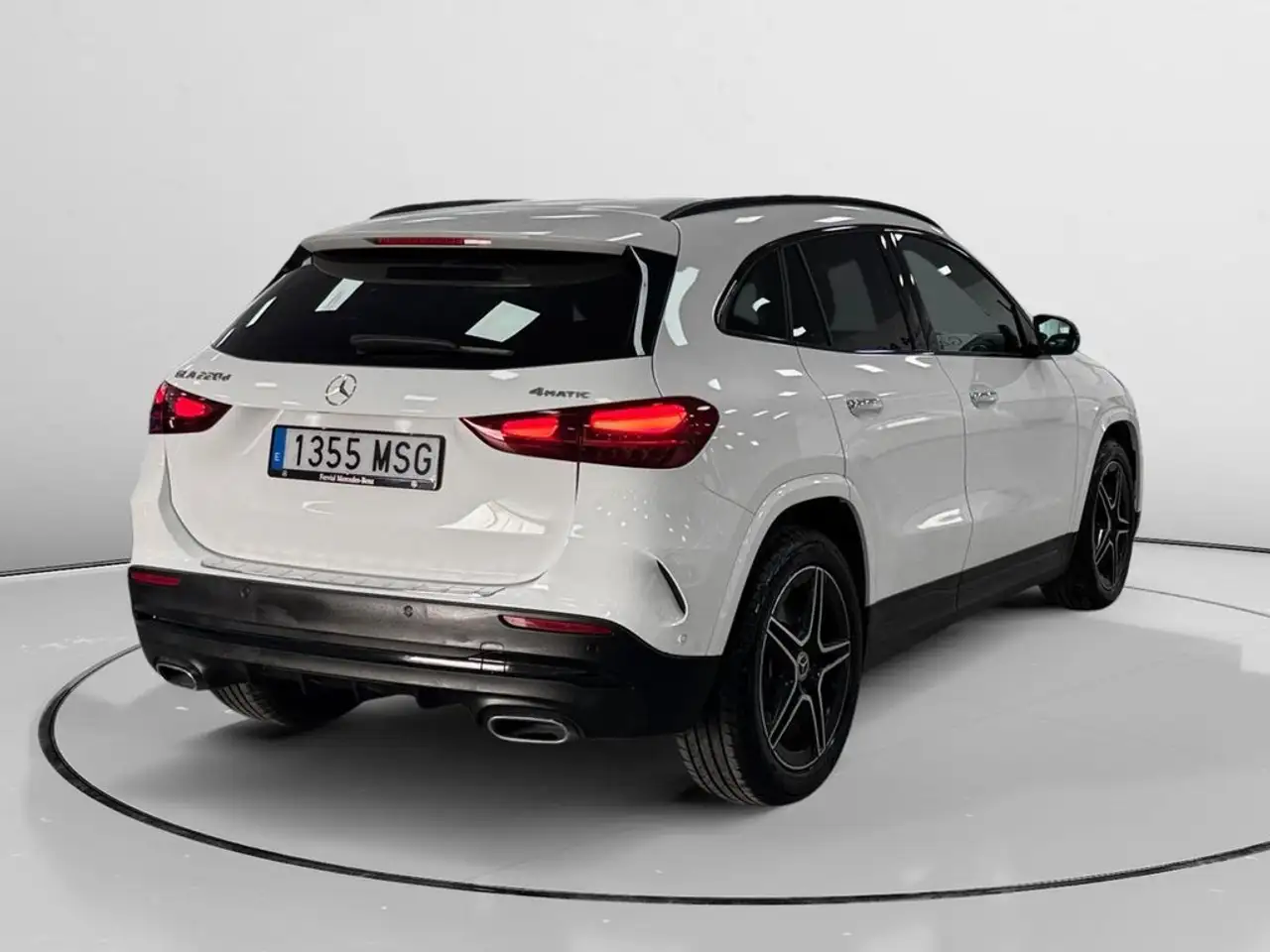 Mercedes-Benz GLA 200 200d 4Matic 8G-DCT — Vehicle gallery 2