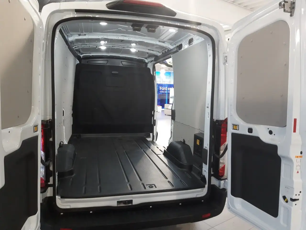 Ford E-Transit 350L2H2 Trend, Technologie-P.10, 54% Reduktion von UPE — Galerie du véhicule 19