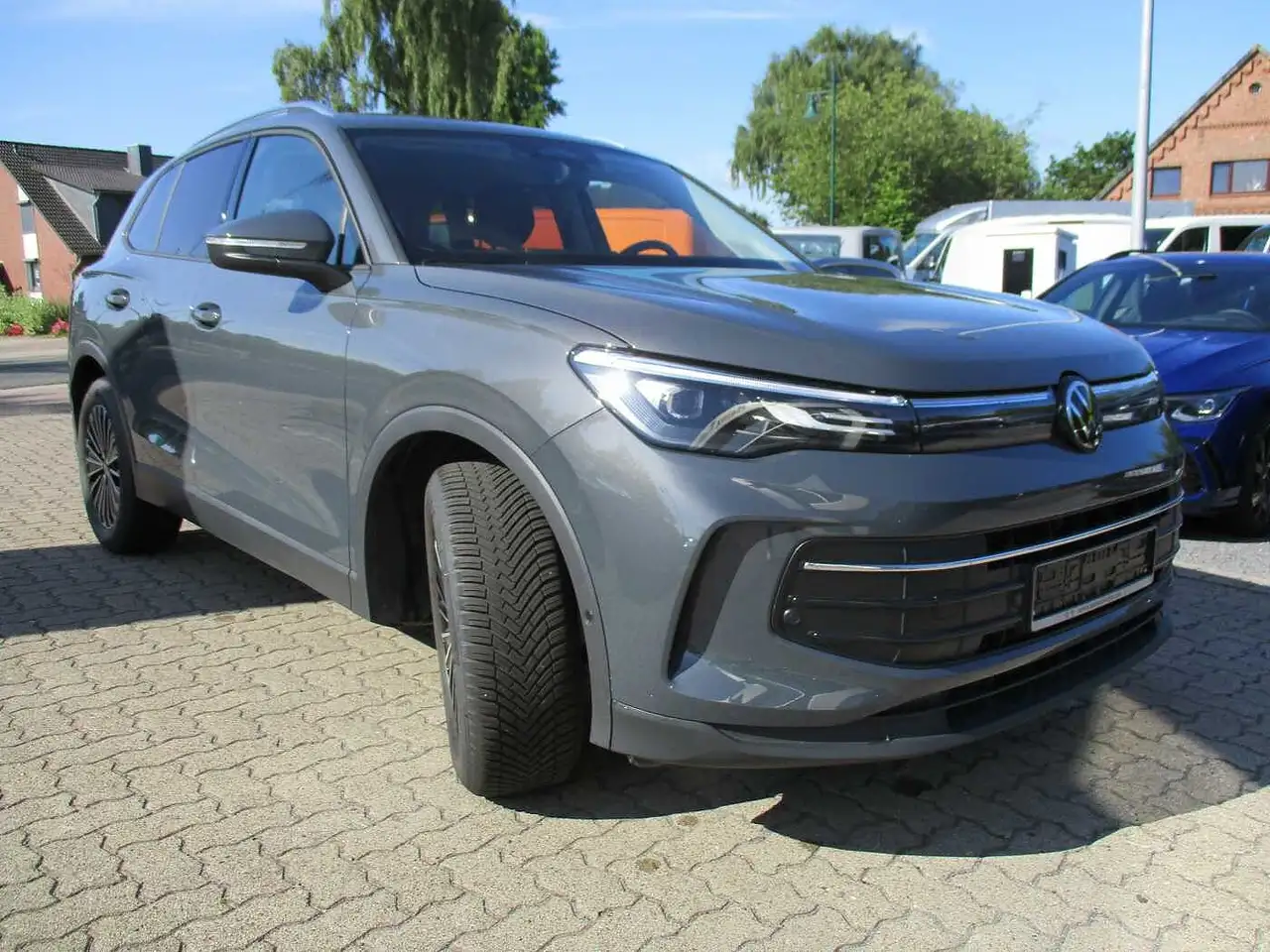 Volkswagen Tiguan 1.5 eTSI OPF DSG Life — Vehicle gallery 2