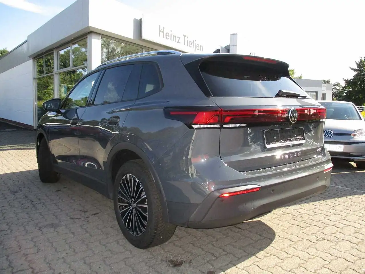 Volkswagen Tiguan 1.5 eTSI OPF DSG Life — Vehicle gallery 6