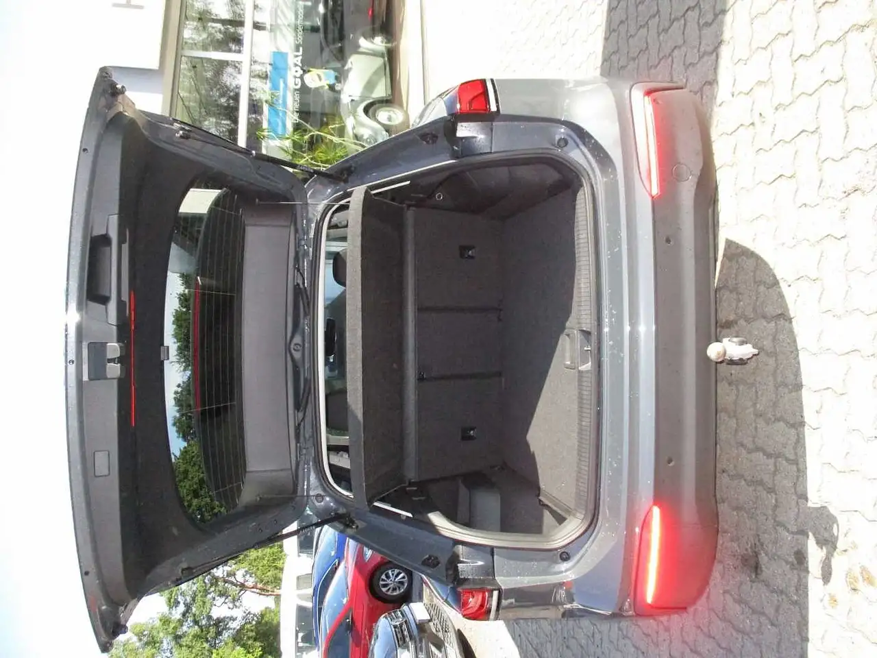 Volkswagen Tiguan 1.5 eTSI OPF DSG Life — Vehicle gallery 5