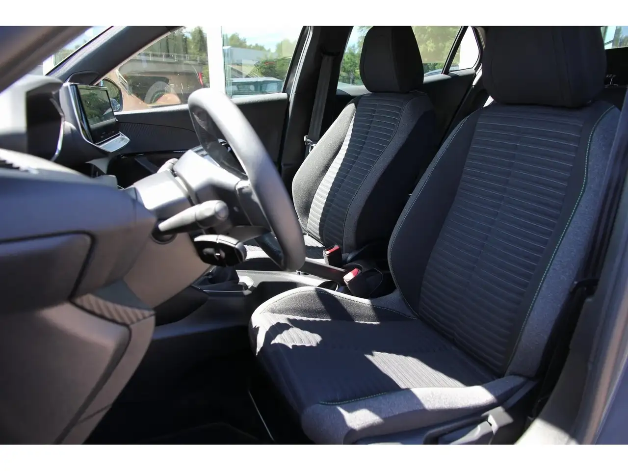Peugeot 2008 Active PT 100 Carplay SHZ — Vehicle gallery 11