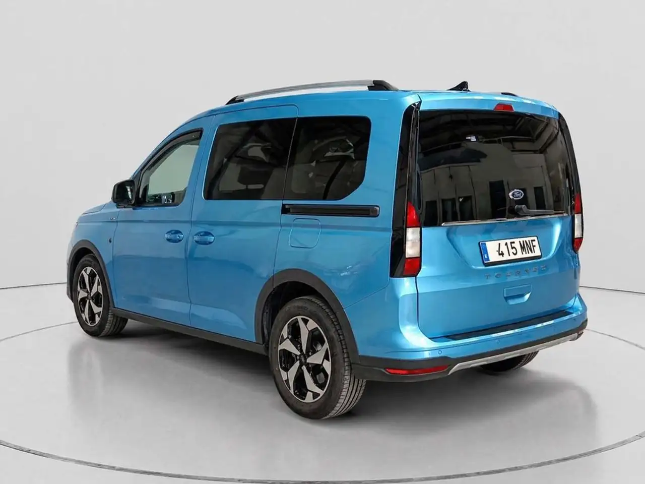 Ford Tourneo Connect 2.0 Ecoblue SWB L1 Active 122 — معرض صور السيارة 4