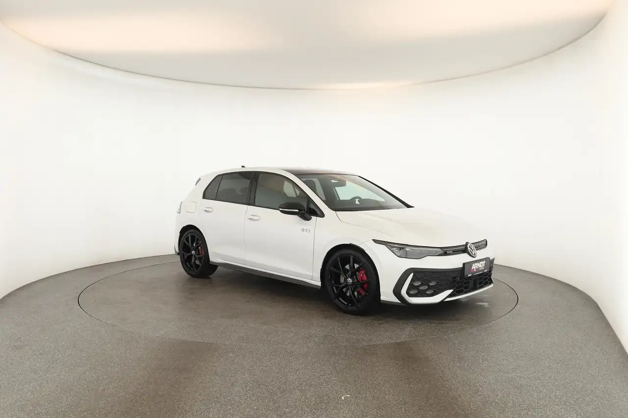 Volkswagen Golf GTI DSG Black IQ.LIGHT Pano HUD HarmanK 19" — معرض صور السيارة 25