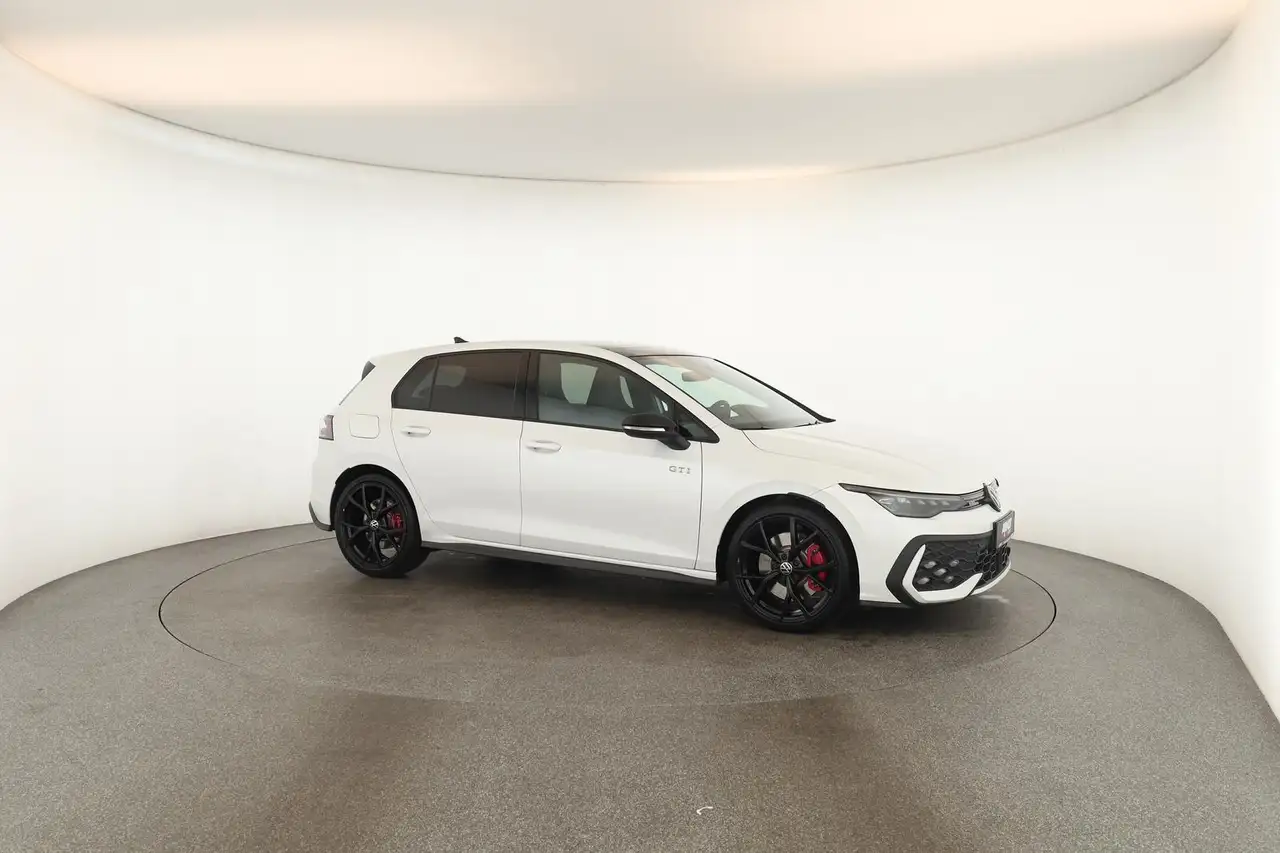 Volkswagen Golf GTI DSG Black IQ.LIGHT Pano HUD HarmanK 19" — معرض صور السيارة 26