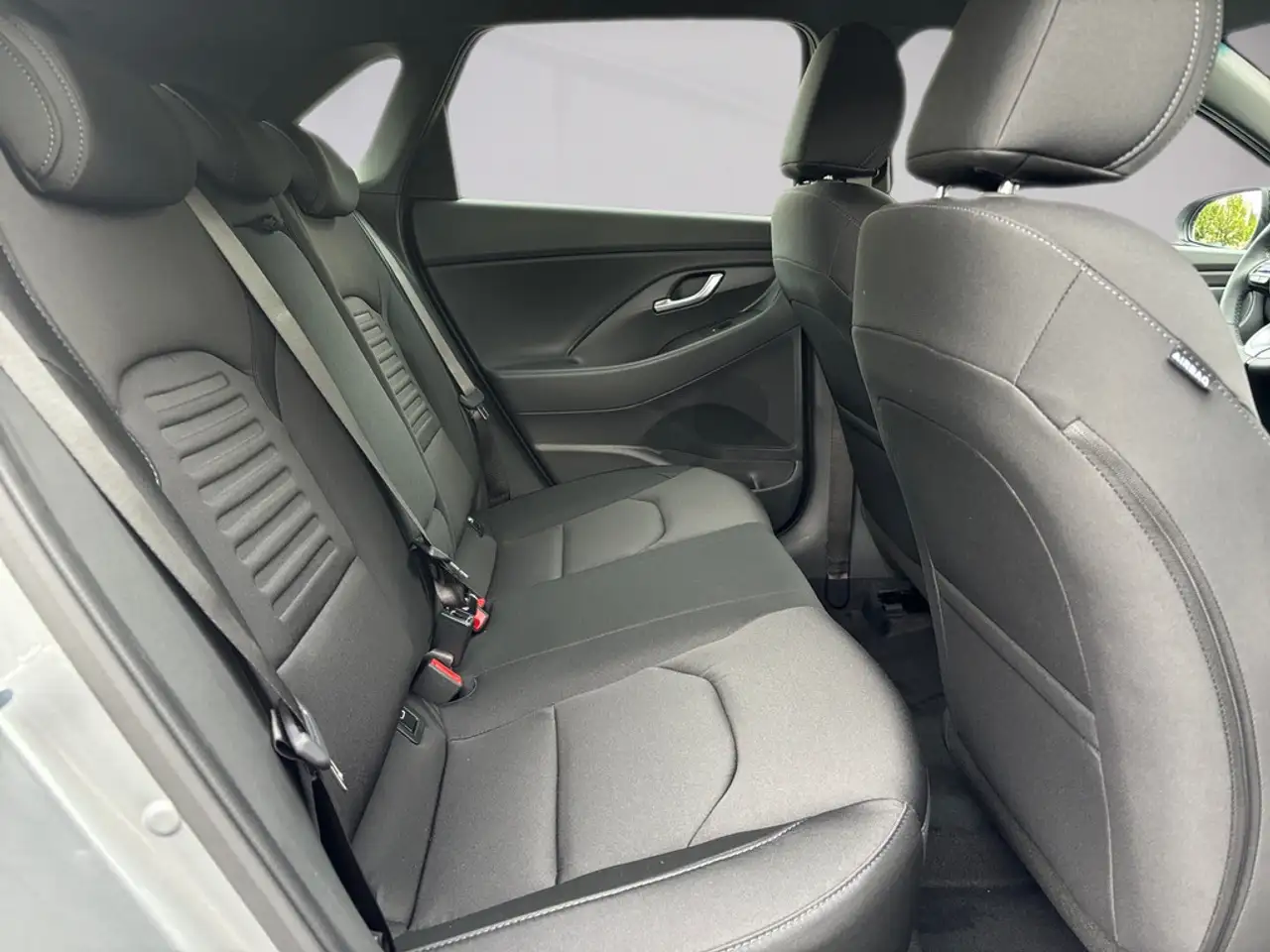 Hyundai i30 1.0 Advantage PDC SHZ KAMERA NAVI LED — Vehicle gallery 14