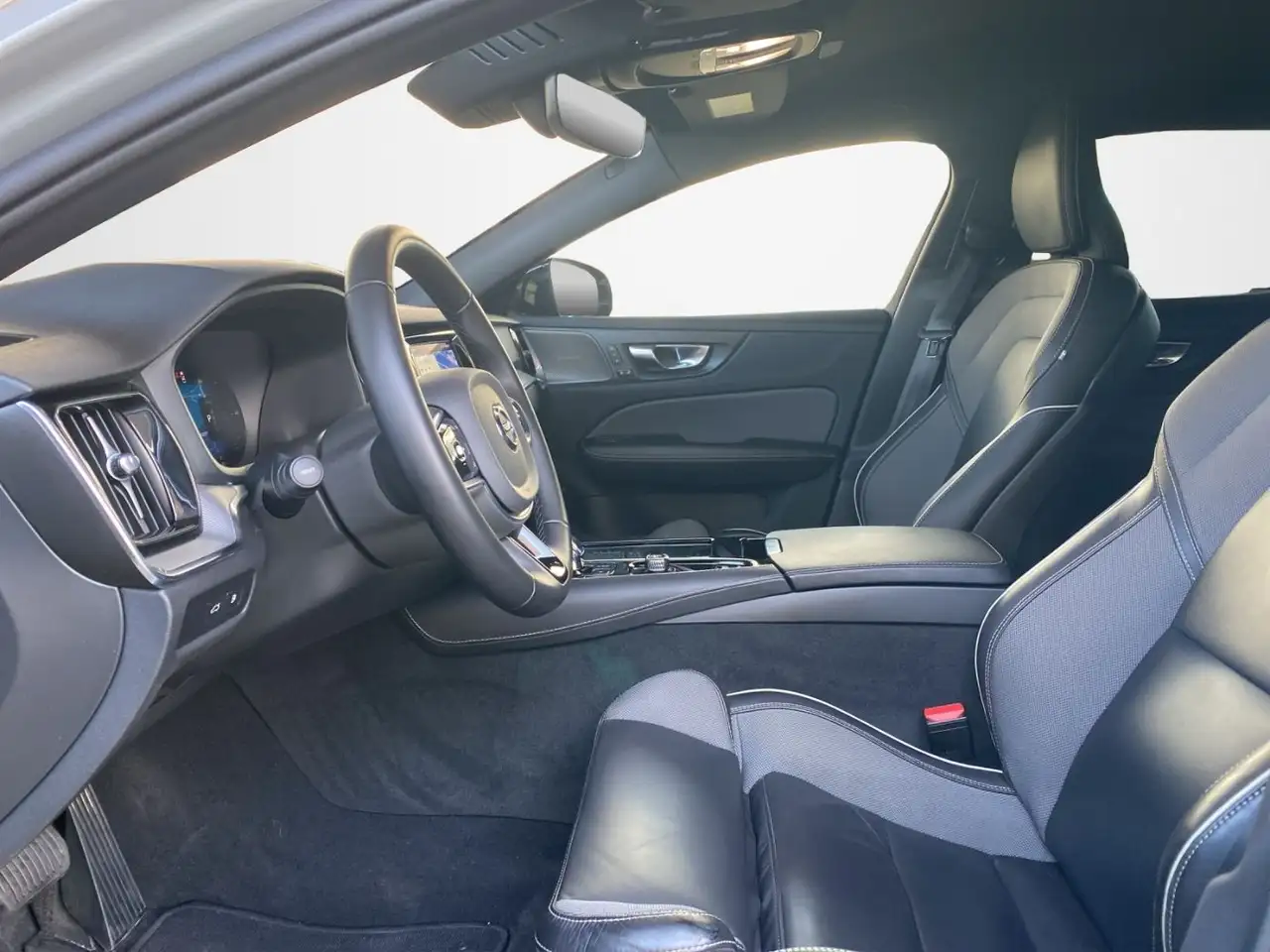 Volvo V60 Kombi T8 Plus Dark Recharge WiPa*SitzHZG*Navi — Vehicle gallery 7