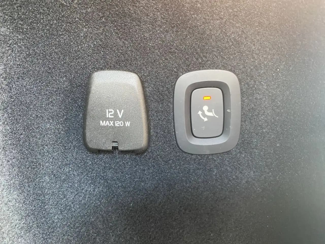 Volvo V60 Kombi T8 Plus Dark Recharge WiPa*SitzHZG*Navi — Vehicle gallery 21