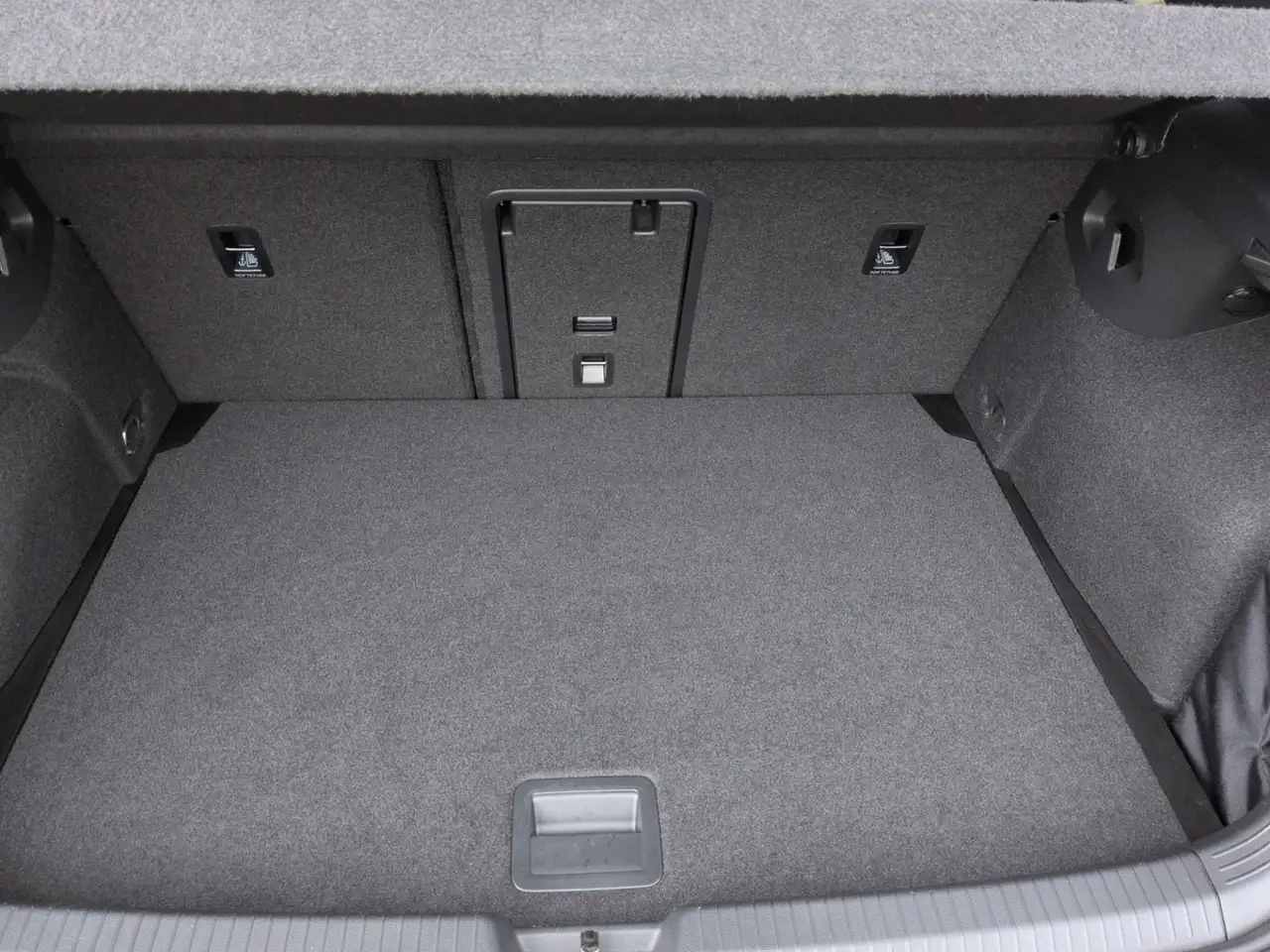 Volkswagen Golf VIII 1.5 TSI DSG R-Line KAMERA+NAVI+GRA+APP — Vehicle gallery 19