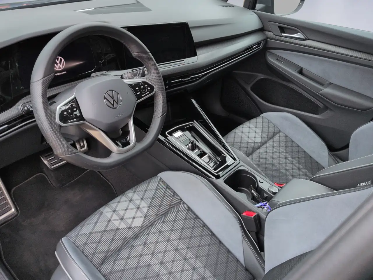 Volkswagen Golf VIII 1.5 TSI DSG R-Line KAMERA+NAVI+GRA+APP — Vehicle gallery 12