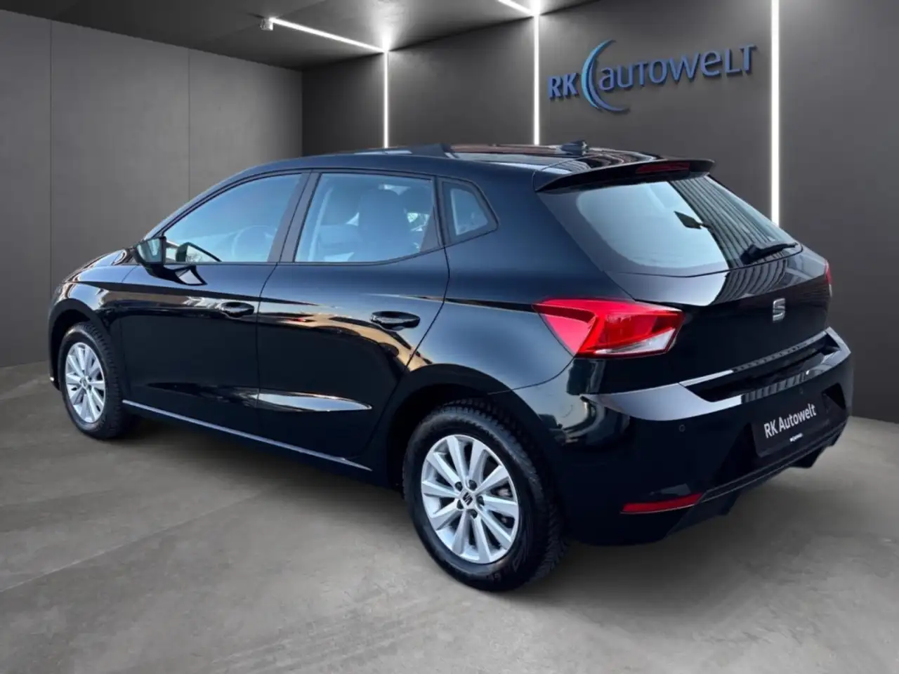 SEAT Ibiza 1.0 TSI DSG Style Edition LED FullLink PDC — Vehicle gallery 5