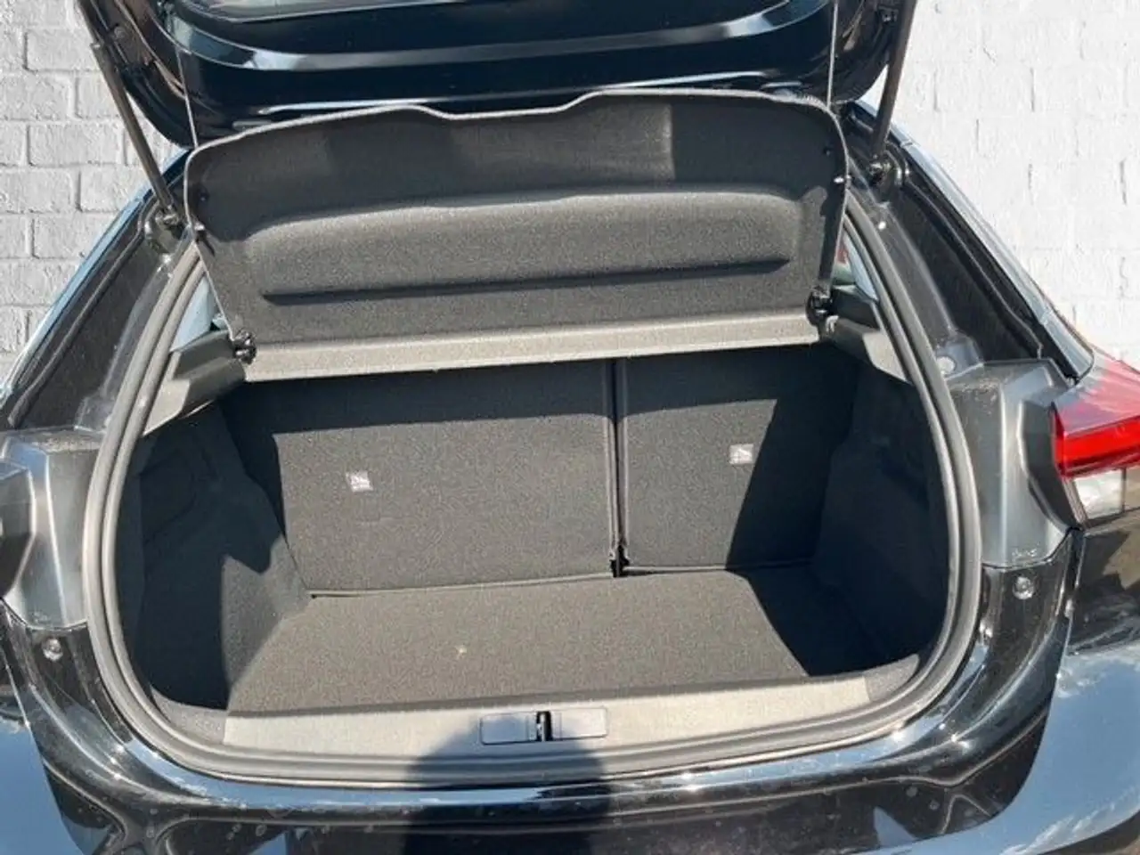 Opel Corsa 1.2 55kW Edition — Vehicle gallery 12