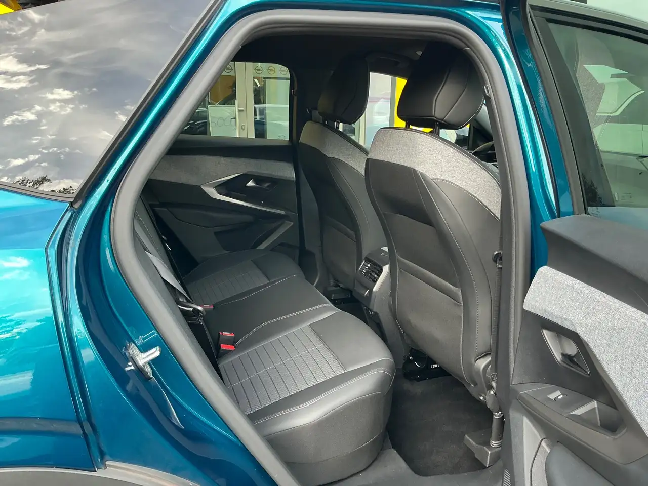 Peugeot 3008 1.2 136 Allure ACC+LED+Navi+SHZ+2xKlima — معرض صور السيارة 11