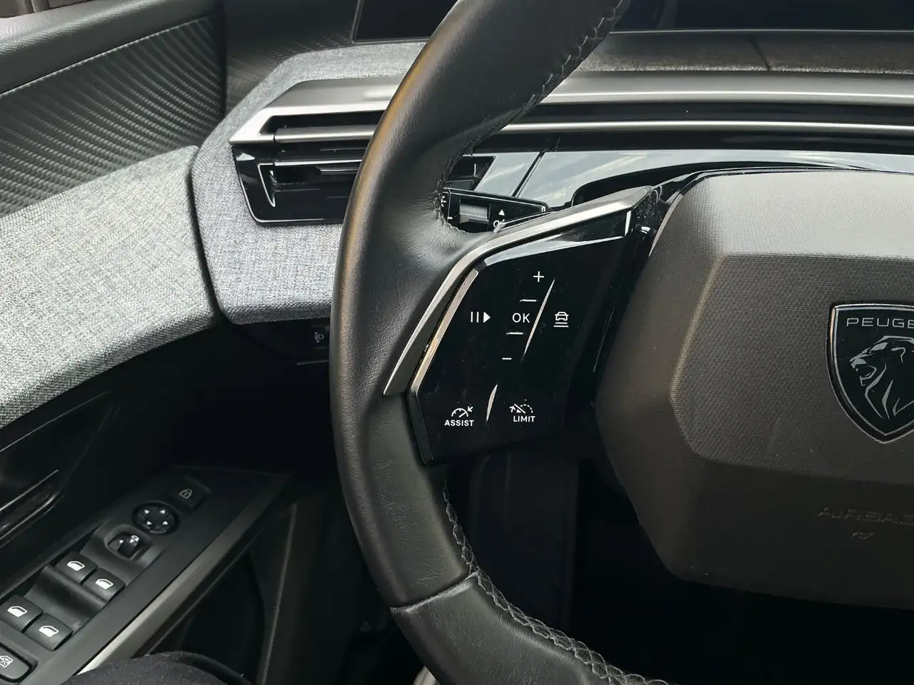 Peugeot 3008 1.2 136 Allure ACC+LED+Navi+SHZ+2xKlima — معرض صور السيارة 16