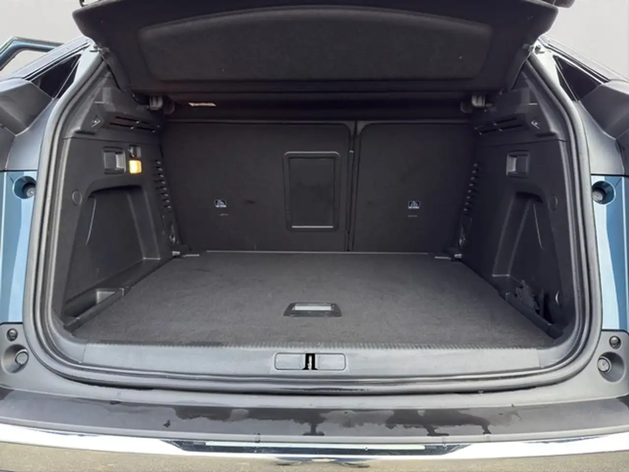 Peugeot 3008 Hybrid 136 GT NAVI LED ACC DAB SHZ ALLWETTER — Galerie du véhicule 16
