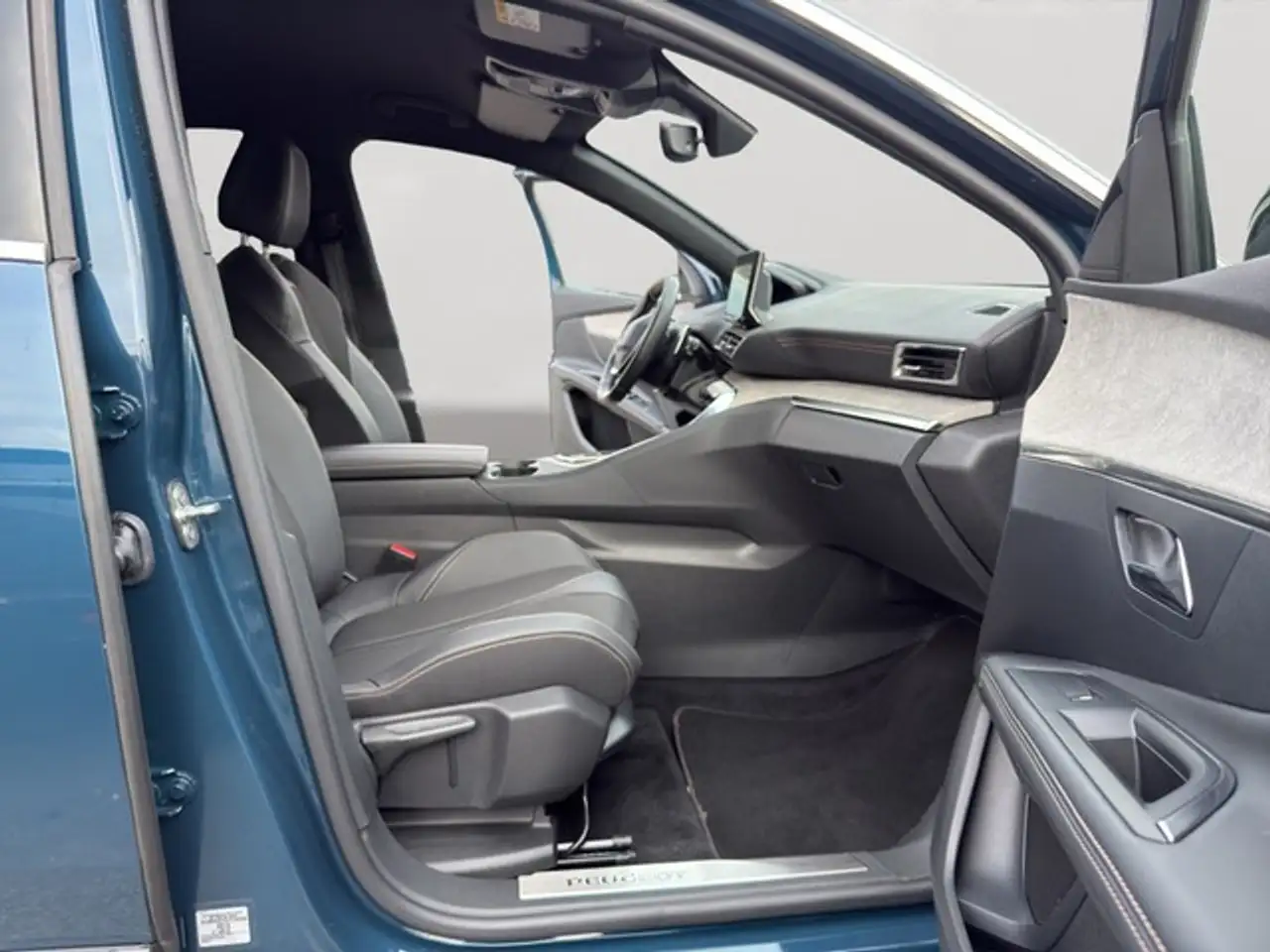 Peugeot 3008 Hybrid 136 GT NAVI LED ACC DAB SHZ ALLWETTER — Galerie du véhicule 9