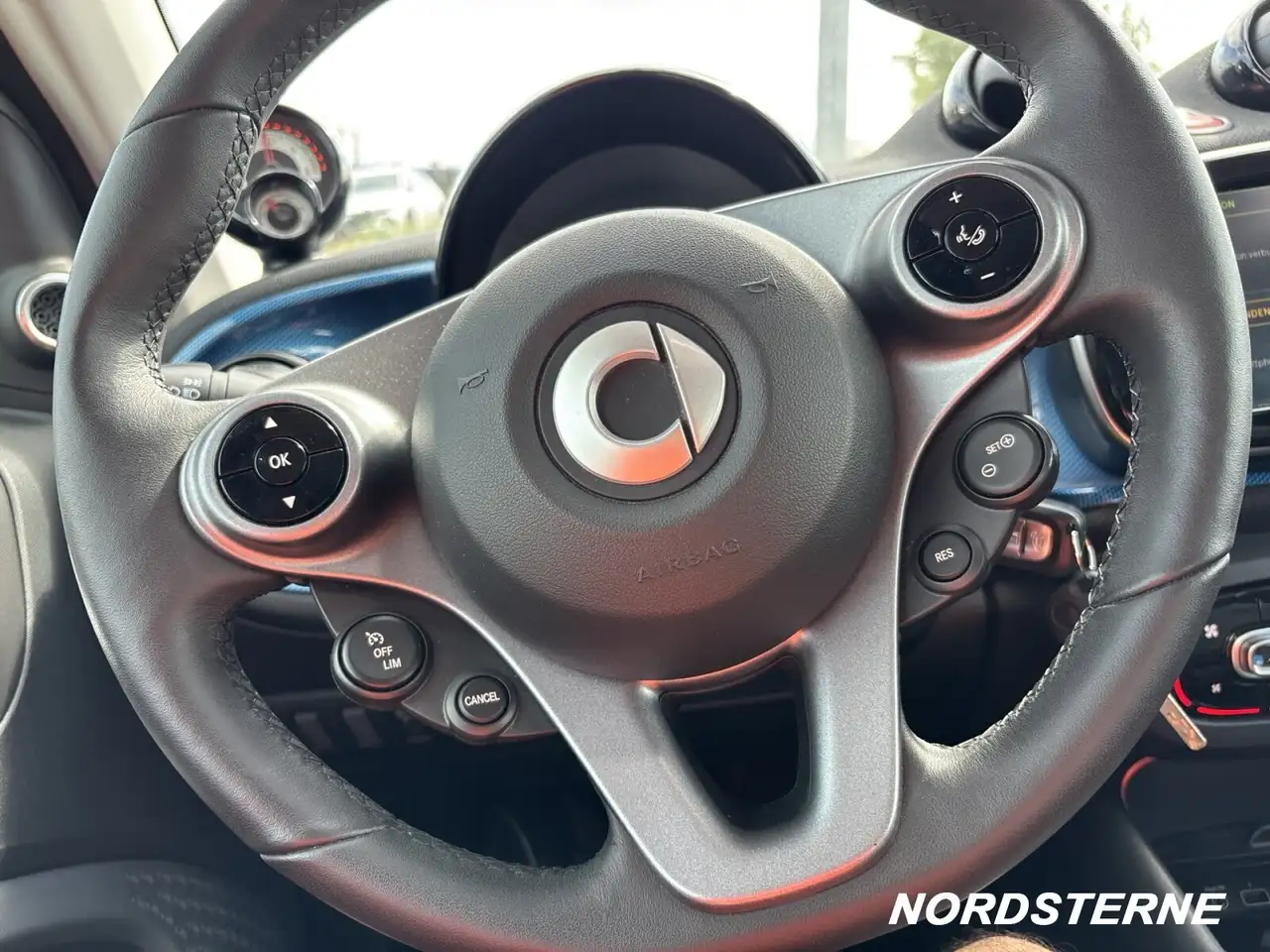 smart forTwo EQ fortwo cabrio Prime Navi Kamera LED Passion BC — معرض صور السيارة 8