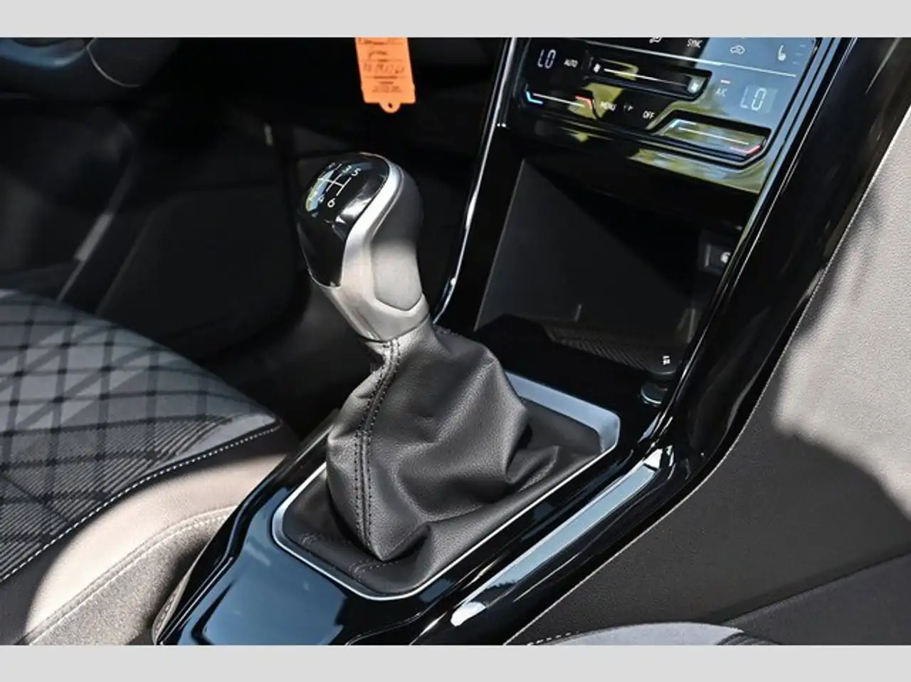 Volkswagen T-Roc R-Line 1.0 l TSI OPF 81 kW (110 PS R-Line — Galerie du véhicule 12
