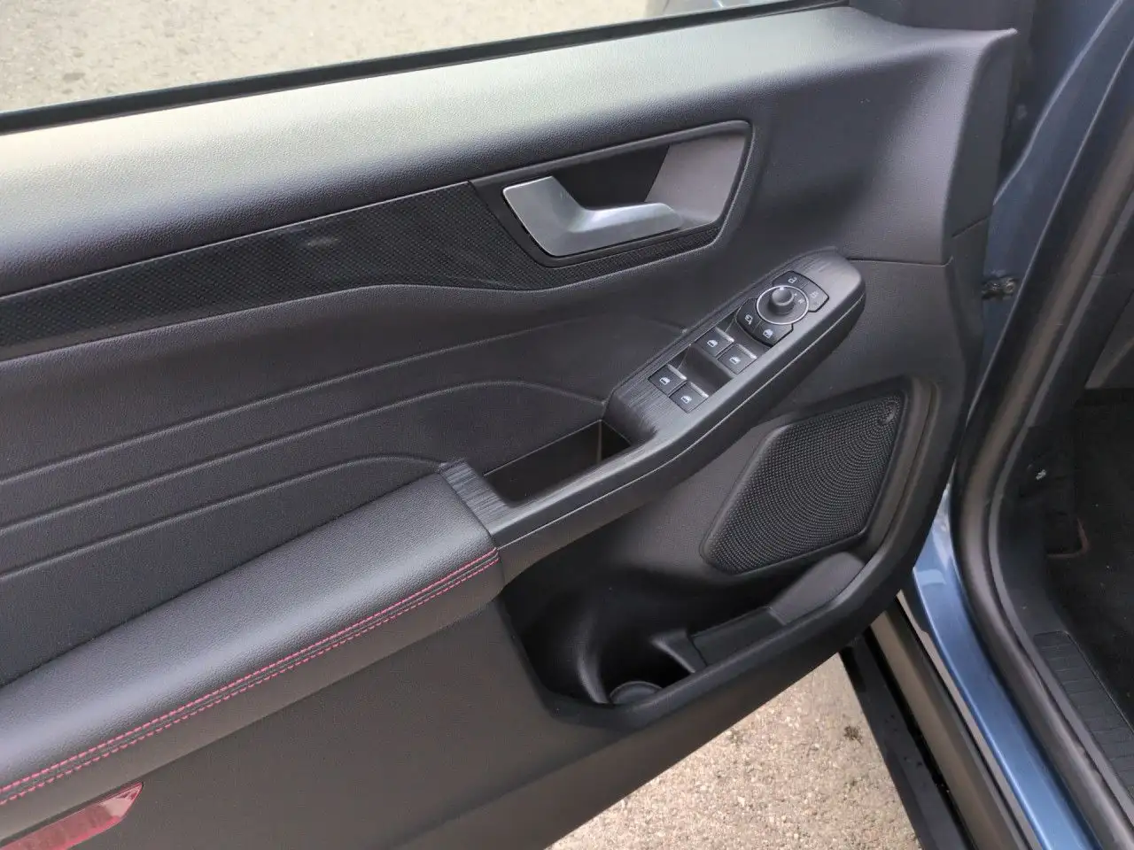 Ford Kuga 1.5 EcoBoost ST-Line Bluetooth Navi LED Klima — Vehicle gallery 13