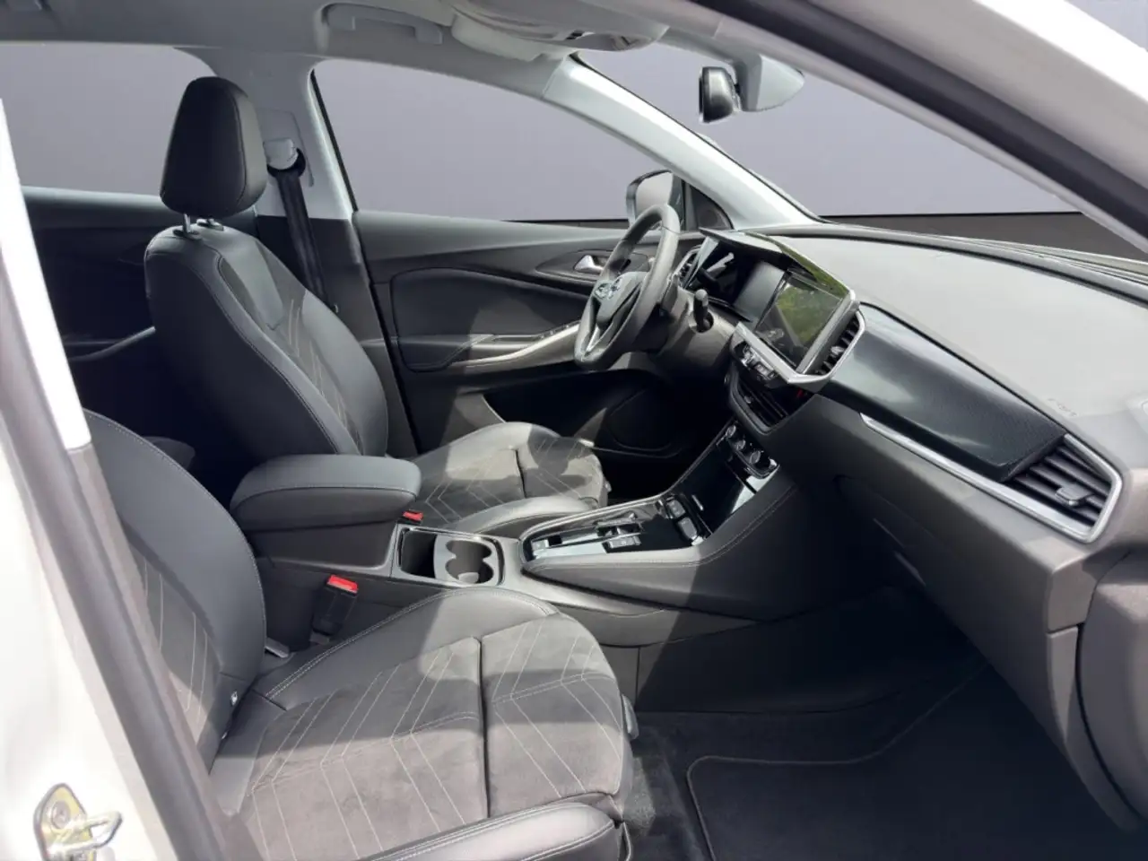 Opel Grandland GS Line 1.2 Mild Hybrid Navi El. Heckklappe 360 Ka — معرض صور السيارة 8