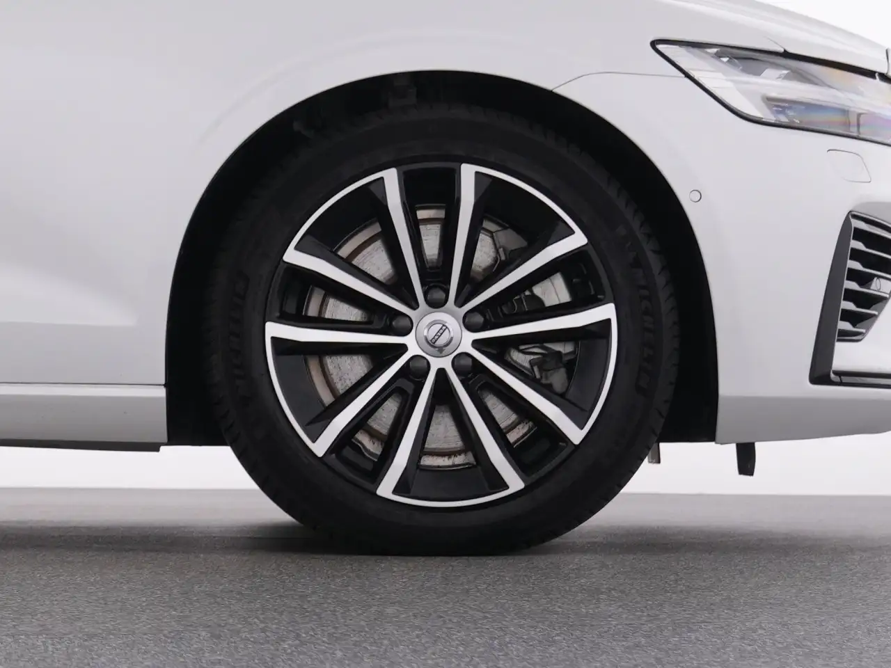 Volvo V60 T8 Recharge Plus Dark+AHK+BP+MET+MEMORY+ — Vehicle gallery 22