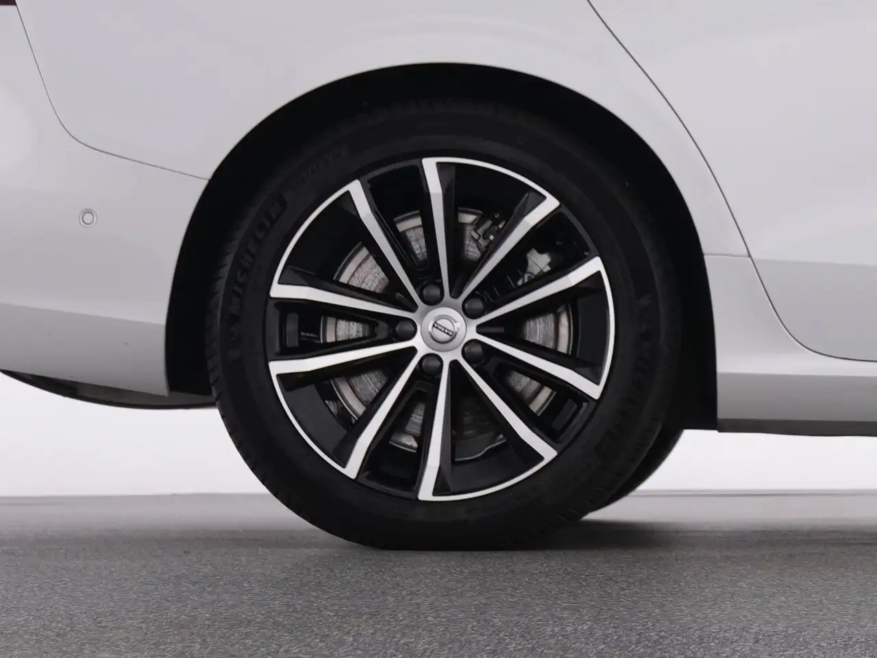Volvo V60 T8 Recharge Plus Dark+AHK+BP+MET+MEMORY+ — Vehicle gallery 23