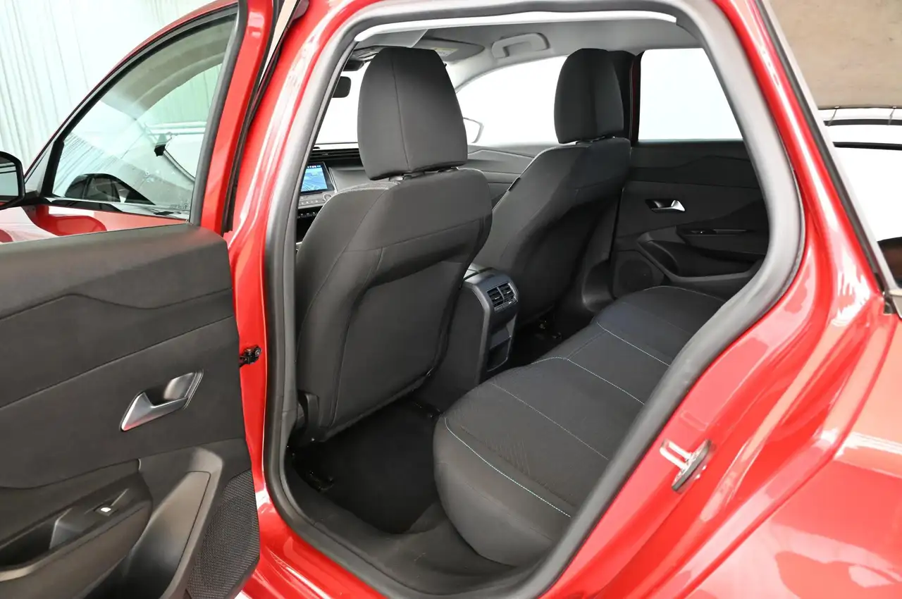 Peugeot 308 SW 1.2 130 e-THP EAT8 Style LED/NAVI/DAB/16S — Galerie du véhicule 25