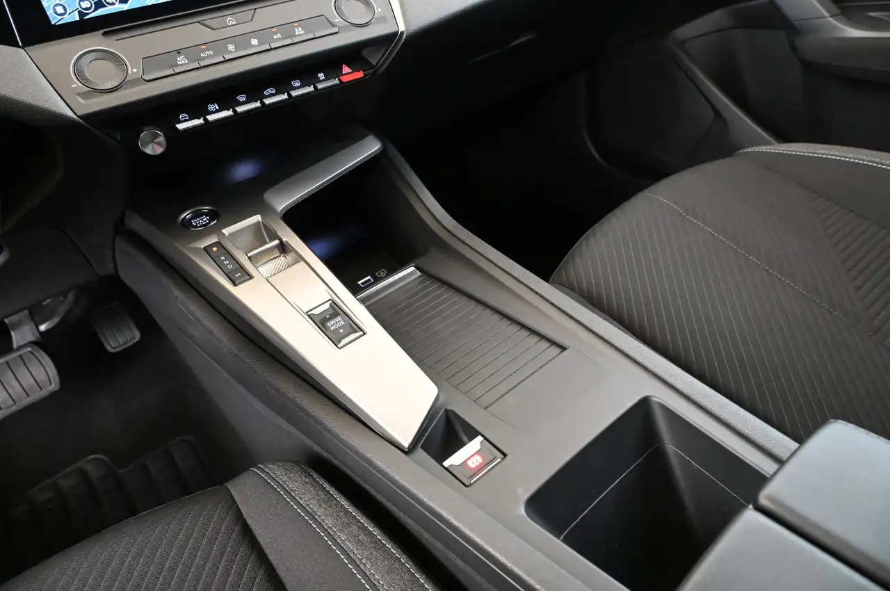 Peugeot 308 SW 1.2 130 e-THP EAT8 Style LED/NAVI/DAB/16S — Galerie du véhicule 14