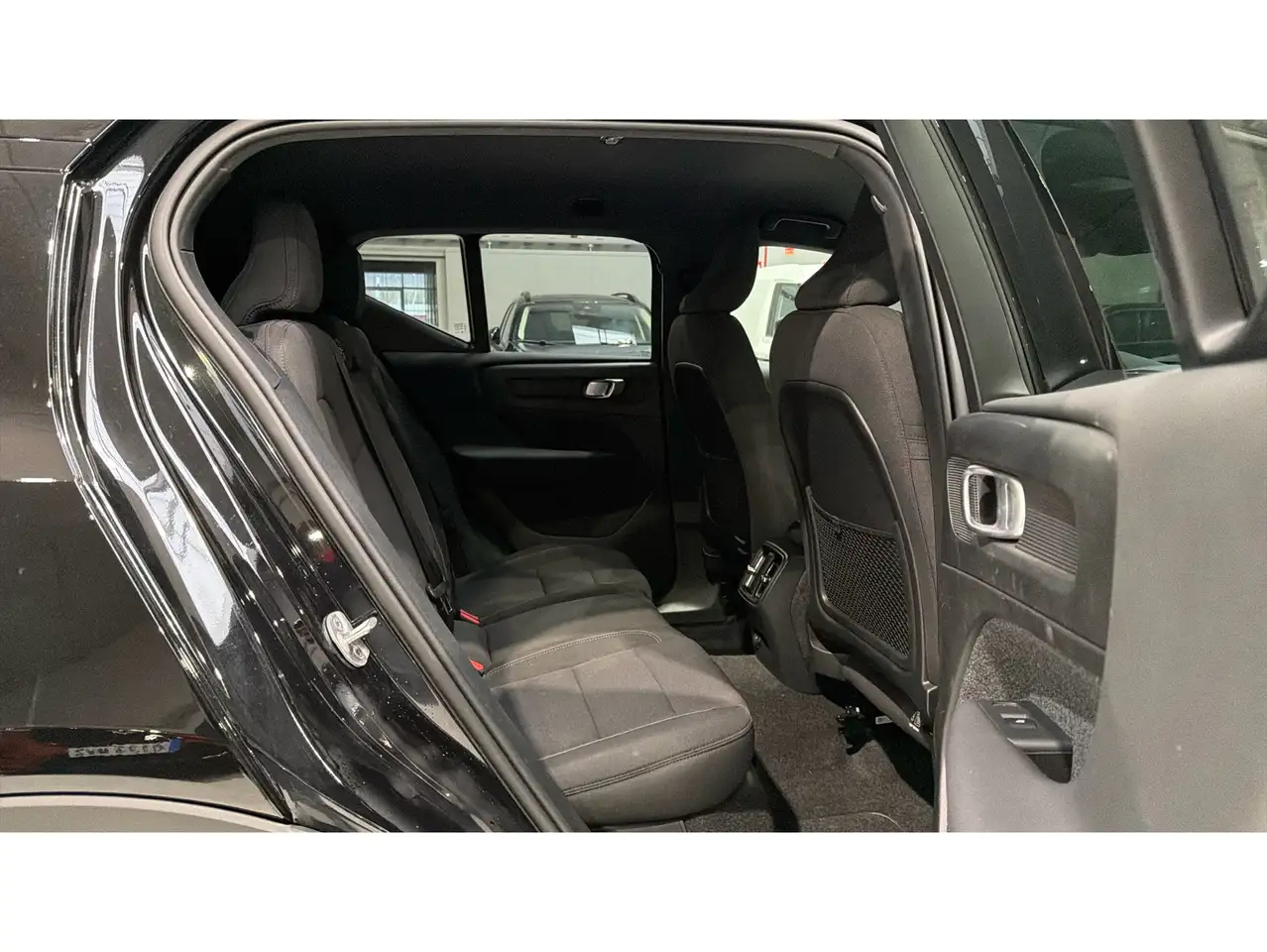Volvo EX40 Recharge Single Core Aut. — Galería del vehículo 29