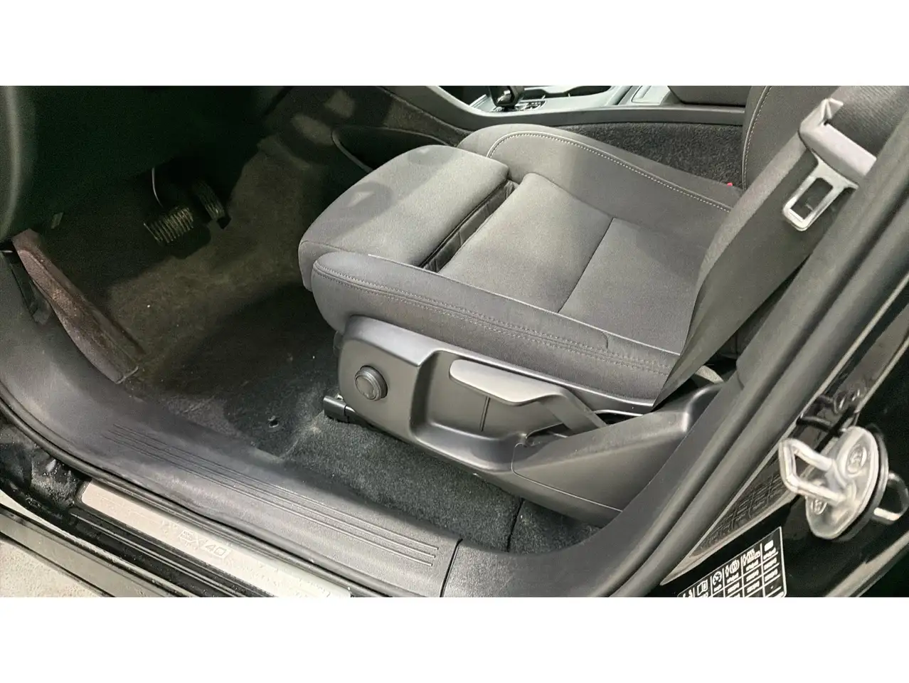 Volvo EX40 Recharge Single Core Aut. — Galería del vehículo 27