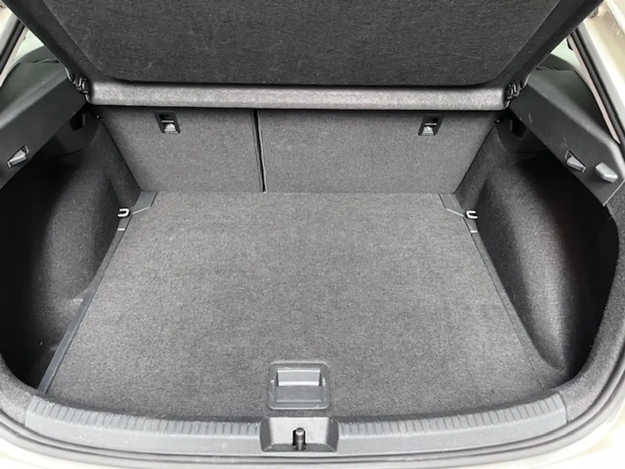 Volkswagen Taigo 1.0 TSI Move mit Navi-Vorbereitung — Galería del vehículo 13