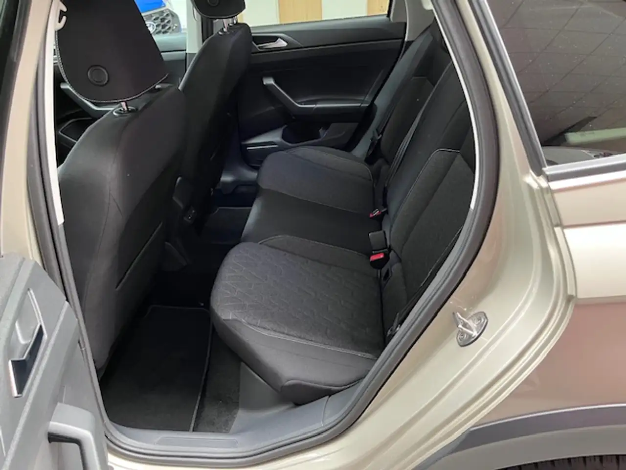 Volkswagen Taigo 1.0 TSI Move mit Navi-Vorbereitung — Galería del vehículo 12
