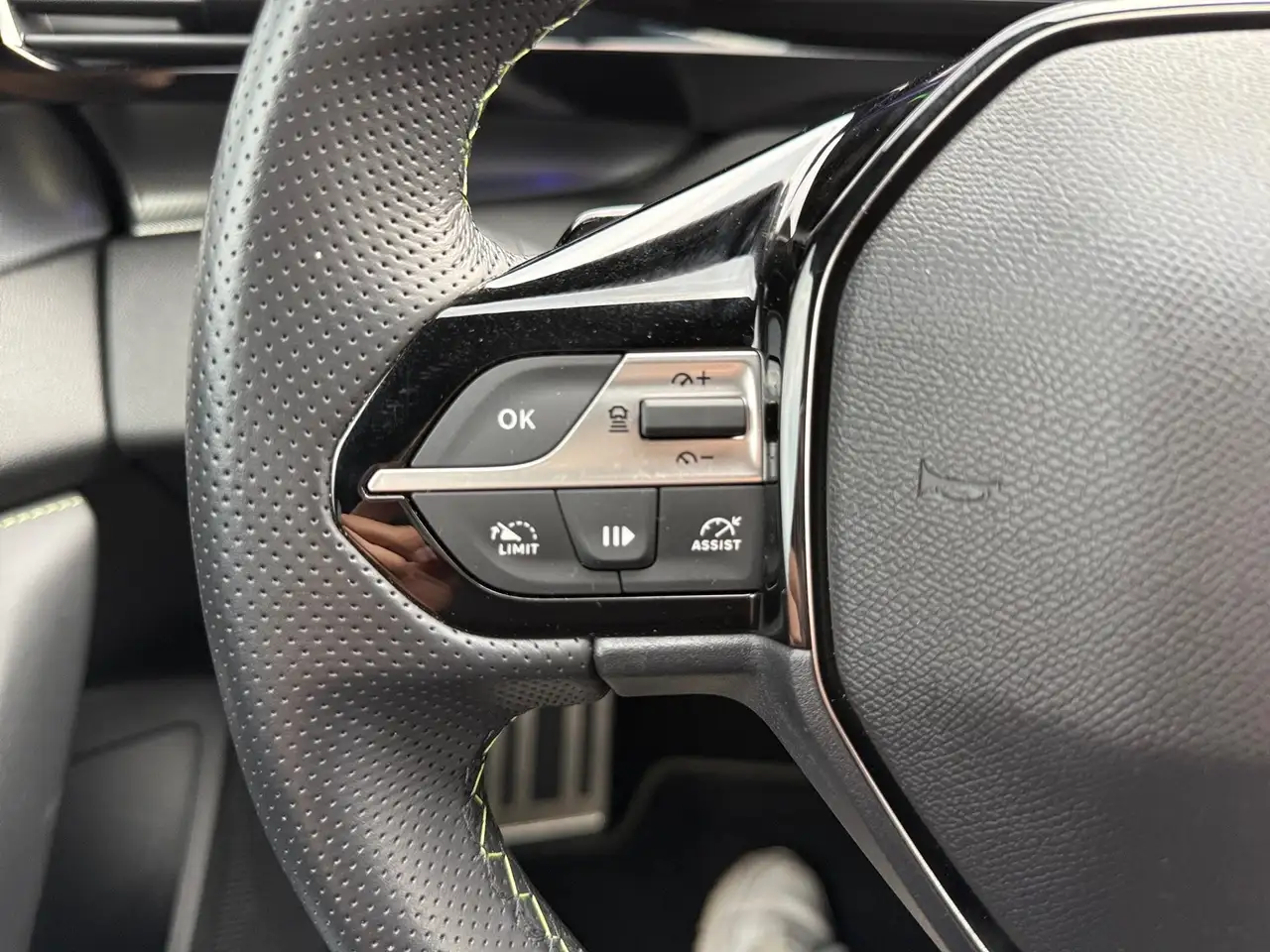 Peugeot 308 1.2 PureTech 130 GT ACC KeyLess LED Navi PDC — Galería del vehículo 17