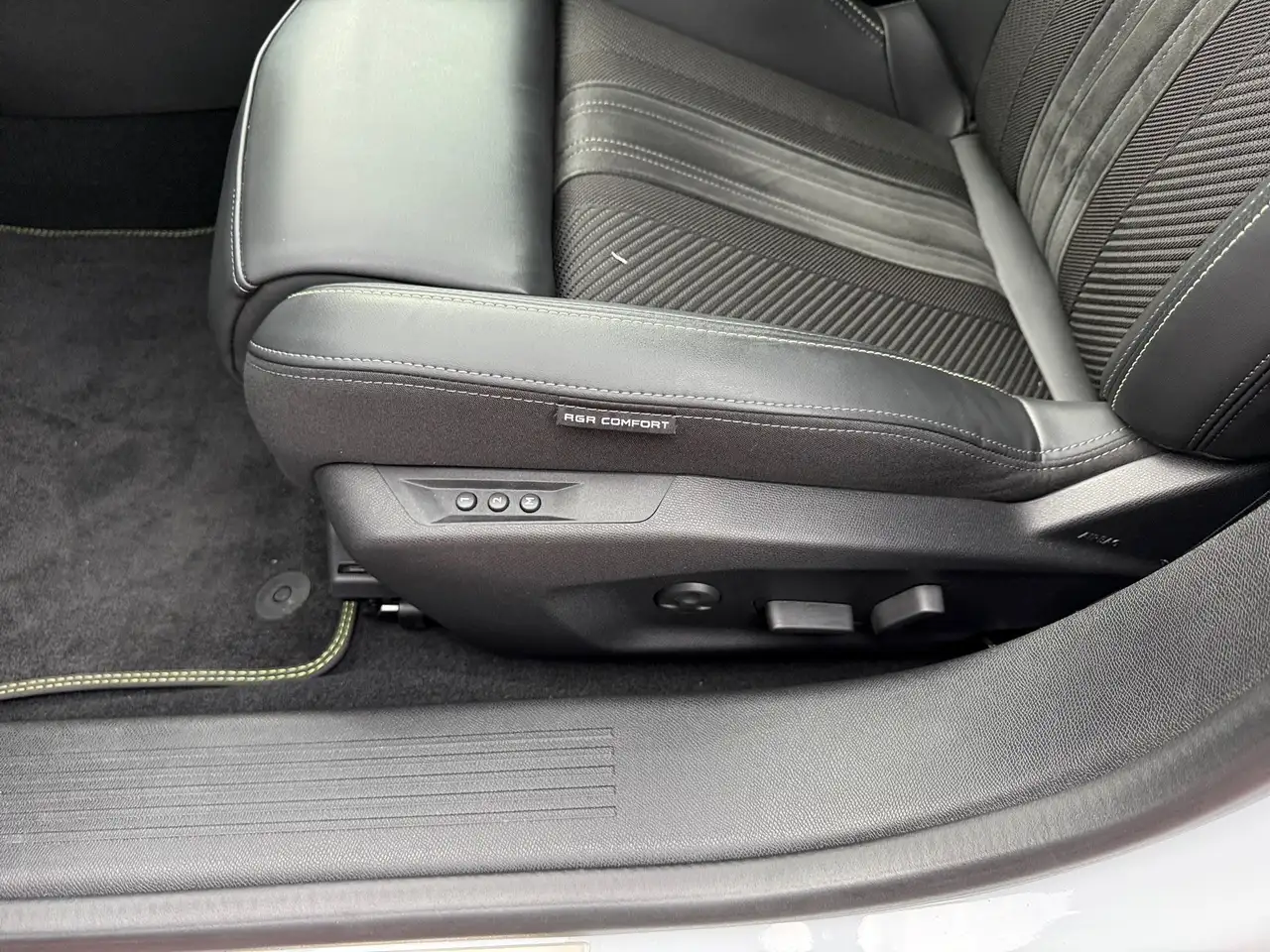 Peugeot 308 1.2 PureTech 130 GT ACC KeyLess LED Navi PDC — Galería del vehículo 7
