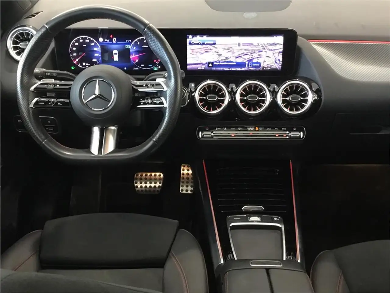 Mercedes-Benz GLA 200 — Galería del vehículo 9