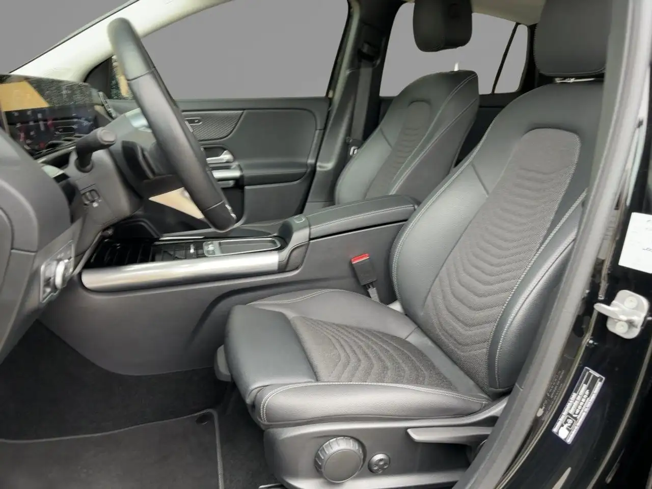 Mercedes-Benz GLA 200 Progressive LED AHZV 360° Kamera SIDE — Vehicle gallery 7