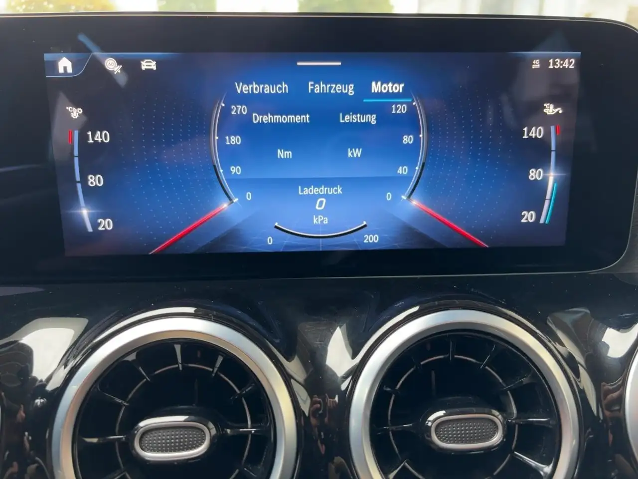 Mercedes-Benz GLA 200 Progressive LED AHZV 360° Kamera SIDE — Vehicle gallery 15