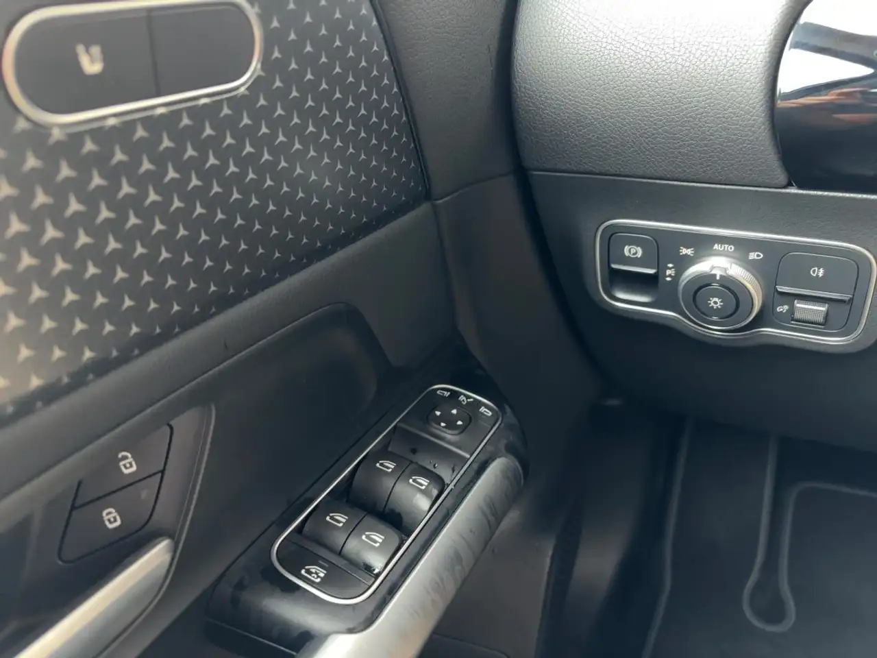 Mercedes-Benz GLA 200 Progressive LED AHZV 360° Kamera SIDE — Vehicle gallery 21