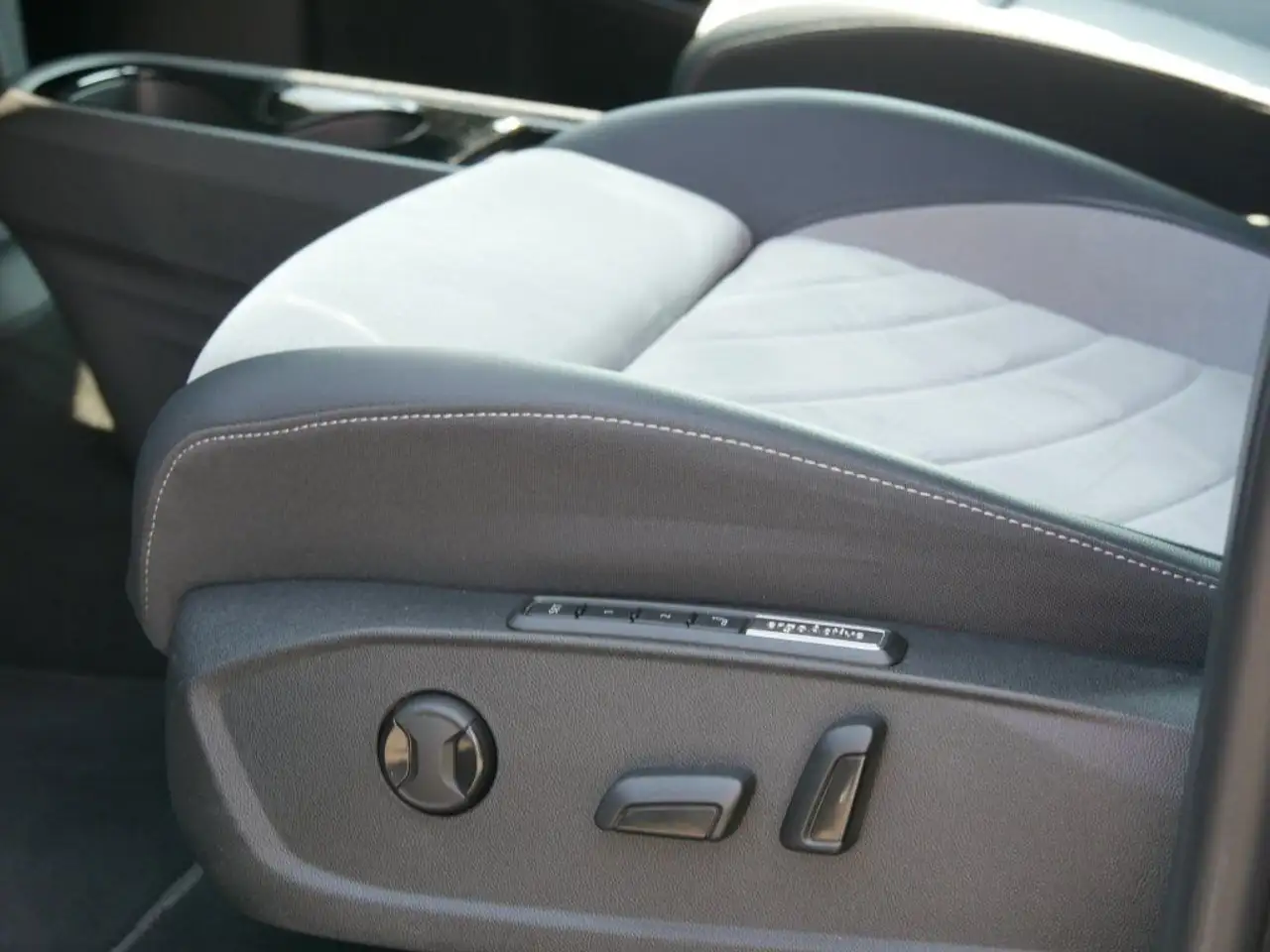 Volkswagen ID.3 Pro Move ACC Kamera LED Navi PDC SHZ — Vehicle gallery 14
