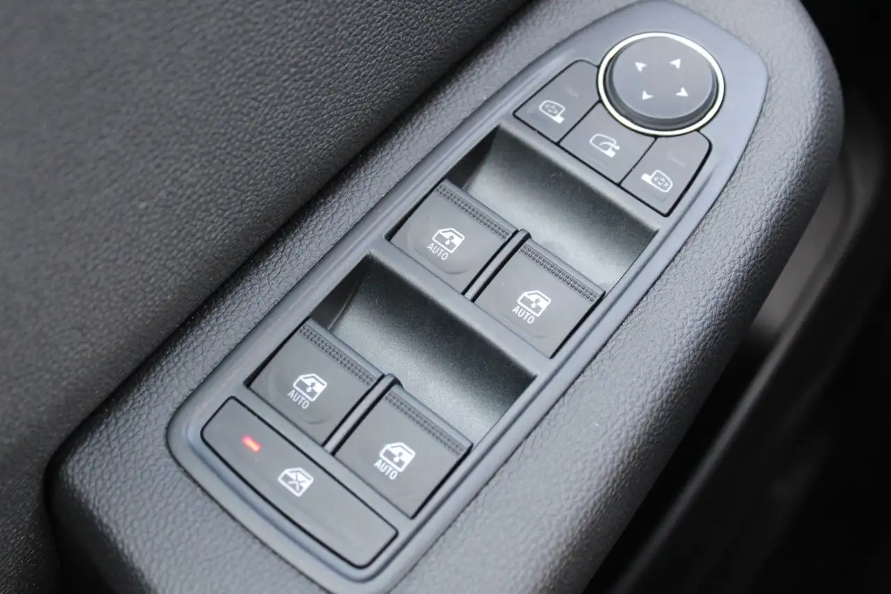 Mitsubishi Colt 1.6 Select Hybrid Aut. Navi Sitzhzg ACC LED — Galería del vehículo 22