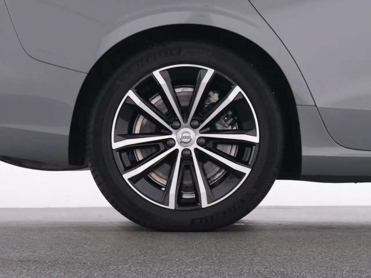 Volvo V60 T8 Recharge Plus Dark+AHK+WINTERPAK+LM18+ — Galería del vehículo 24