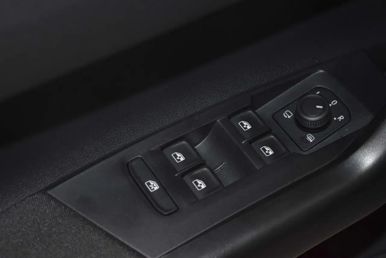 Volkswagen Polo Life PDC LED SHZ AppConnect Garantie — معرض صور السيارة 17