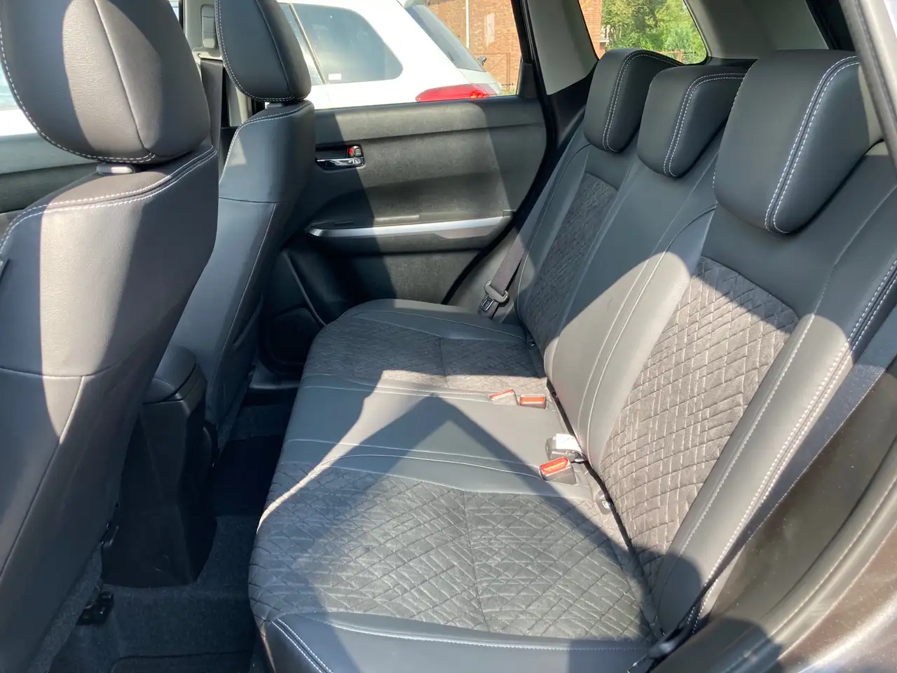 Suzuki Vitara 1.4 Boosterjet Hybrid Allgrip Comfort+ — Vehicle gallery 6